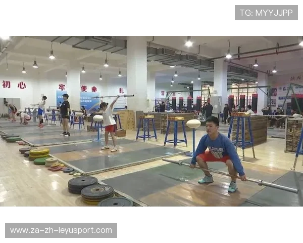 举重学院开展青少年运动心理辅导与赛前准备课程，举重运动员赛前准备